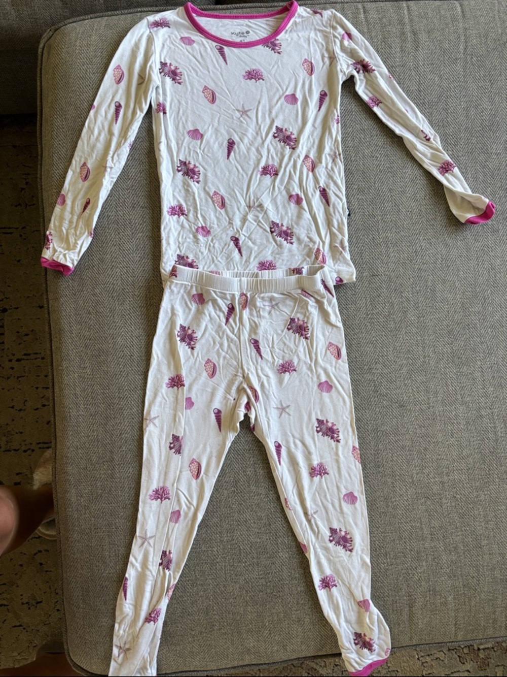 Kyte BABY White and Pink Seashell Print Pajama Set